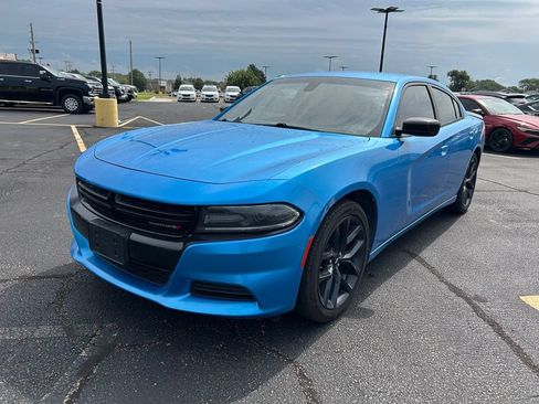 Used 2019 Dodge Charger SXT w/ Blacktop Package RWD image 7
