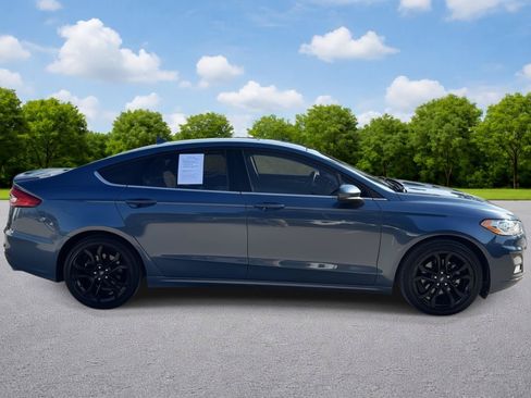 Used 2019 Ford Fusion SE w/ Equipment Group 151A FWD image 2