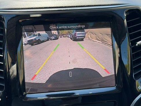 Used 2019 Jeep Cherokee Limited AWD/4WD image 16
