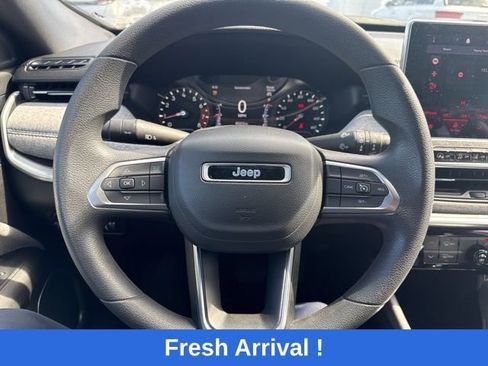 Used 2023 Jeep Compass Sport image 5