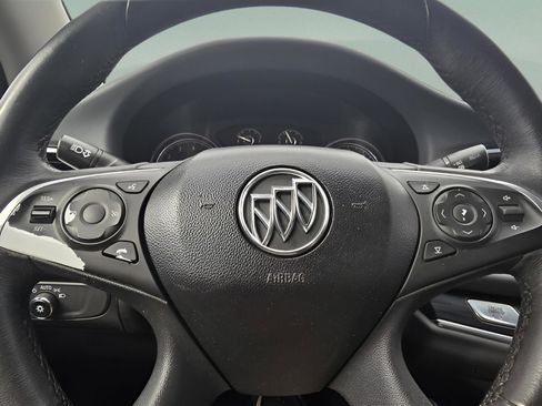 Used 2019 Buick Enclave Essence image 29