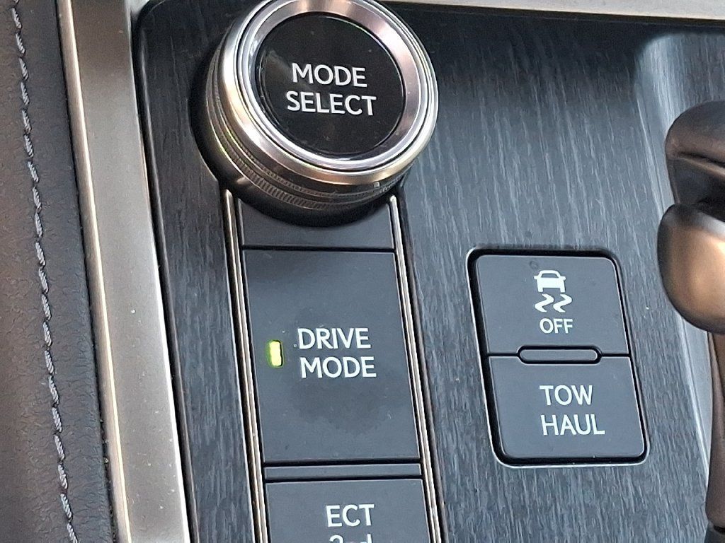 Used 2024 Lexus GX 550 w/ Accessory Package (31) AWD/4WD image 25