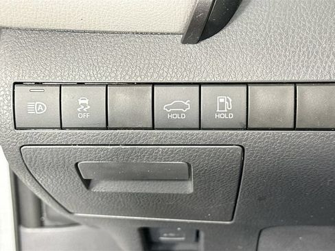 Used 2022 Toyota Camry SE FWD image 21