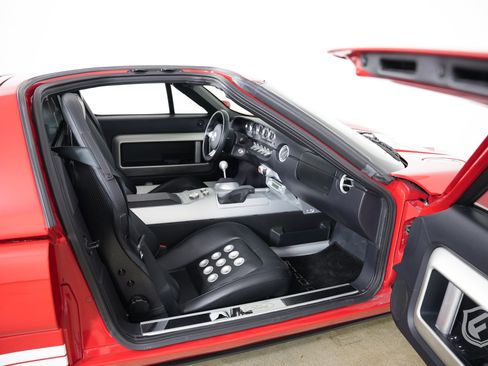 Used 2006 Ford GT RWD image 31