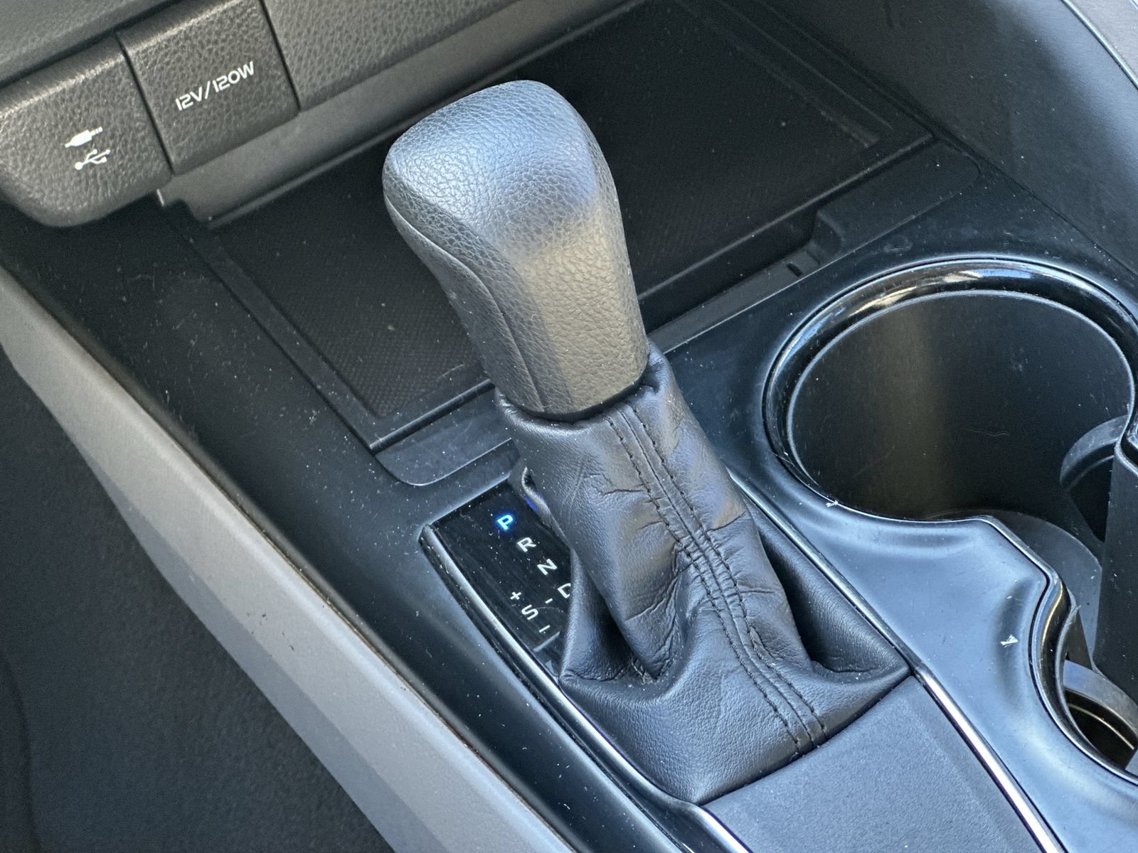 Used 2018 Toyota Camry LE FWD image 30