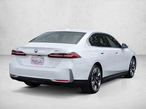 Used 2024 BMW i5 eDrive40i w/ Convenience Package RWD image 5