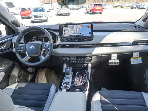 New 2026 Mitsubishi Outlander SE FWD image 17