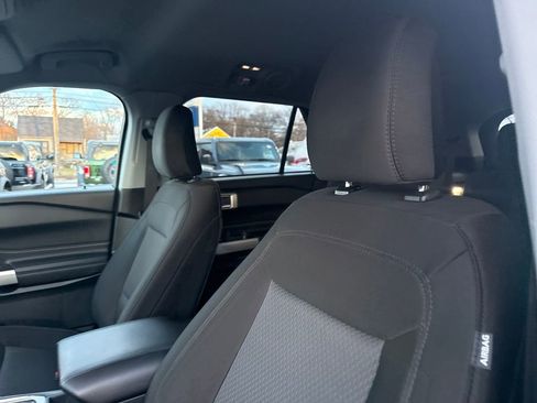 Used 2023 Ford Explorer XLT image 23