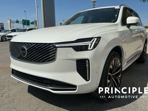 Certified 2025 Volvo XC90 B6 Plus image 4