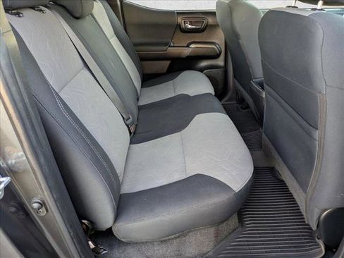 Used 2022 Toyota Tacoma TRD Sport image 17