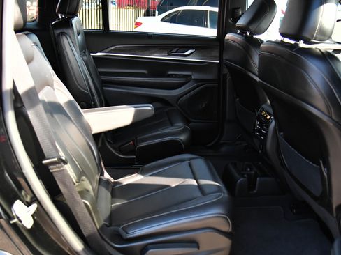 Used 2024 Jeep Grand Cherokee L Limited w/ Luxury Tech Group II image 56