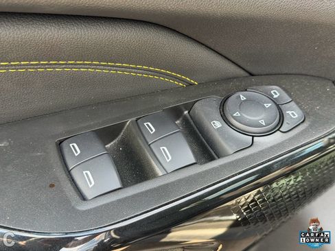 Used 2025 Chevrolet Trax LT FWD image 17