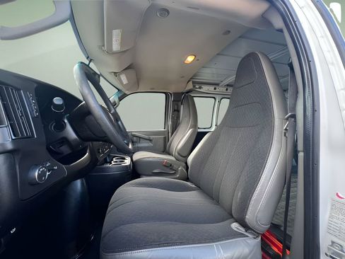 Used 2019 GMC Savana 2500 w/ Driver Convenience Package image 6