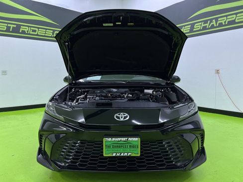 Used 2025 Toyota Camry SE FWD image 4