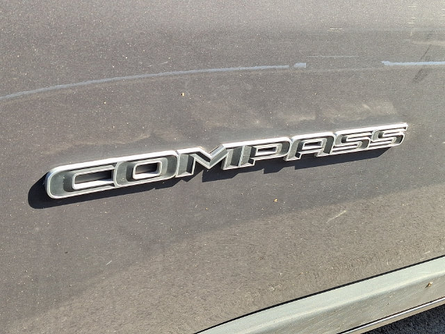 Used 2024 Jeep Compass Latitude AWD/4WD image 9