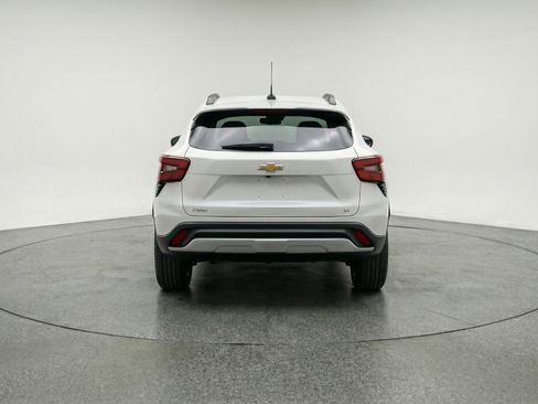Used 2025 Chevrolet Trax LT FWD image 7