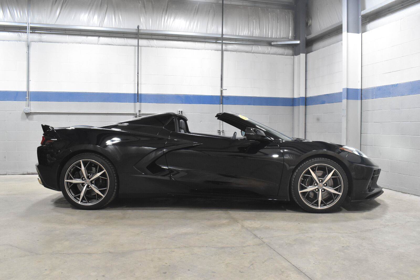 Used 2021 Chevrolet Corvette Stingray Premium Conv w/ Z51 Performance Package RWD image 32