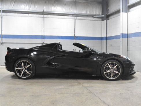 Used 2021 Chevrolet Corvette Stingray Premium Conv w/ Z51 Performance Package RWD image 32