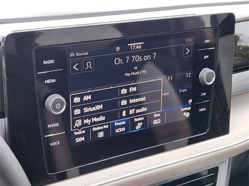 New 2026 Volkswagen Taos SEL image 10