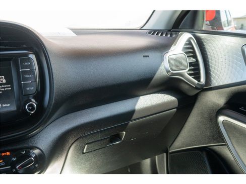 Used 2023 Kia Soul LX FWD image 19