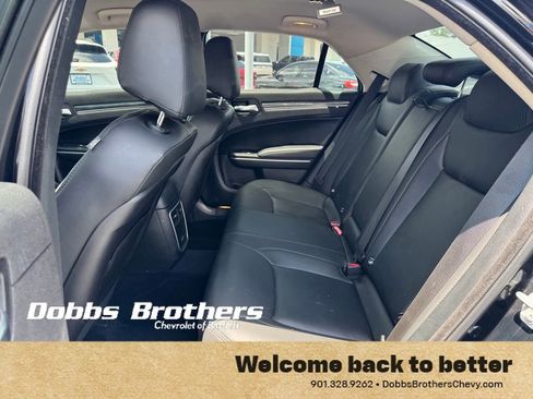 Used 2018 Chrysler 300 Touring L RWD image 33