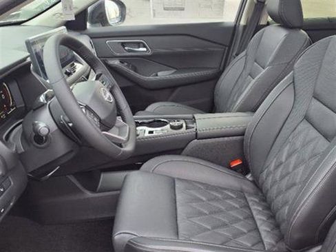 New 2025 Nissan Rogue Platinum w/ Tech Package image 18