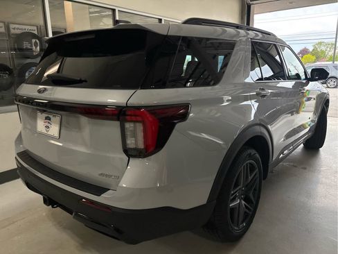 New 2026 Ford Explorer ST-Line w/ ST-Line Street Pack AWD/4WD image 8