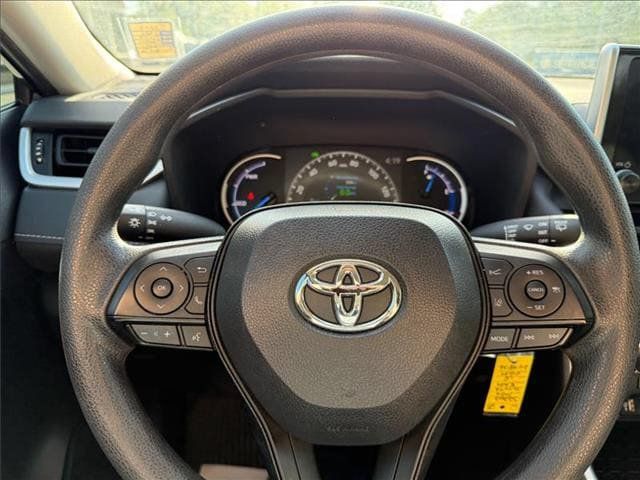 Used 2024 Toyota RAV4 LE AWD/4WD image 10