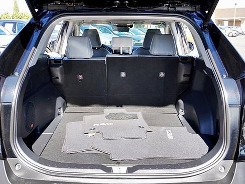 Used 2021 Toyota RAV4 XLE Premium image 14