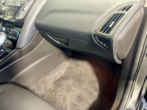 Used 2017 Ford Focus SE image 34