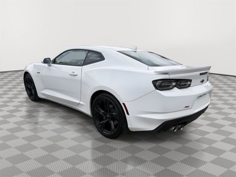 Used 2021 Chevrolet Camaro LT RWD image 5
