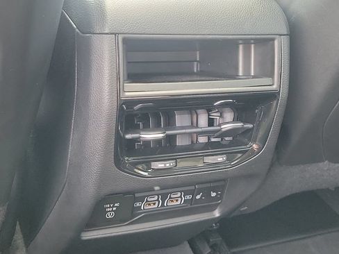 Certified 2022 Jeep Grand Cherokee Limited w/ Trailer Tow Prep Group (B) AWD/4WD image 11