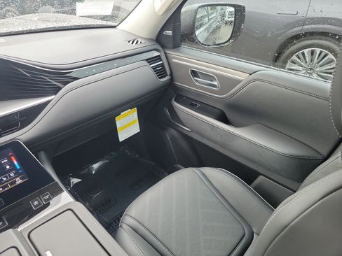 New 2026 INFINITI QX80 Luxe image 13