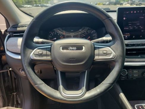 Used 2022 Jeep Compass Latitude w/ Sun and Sound Group AWD/4WD image 30