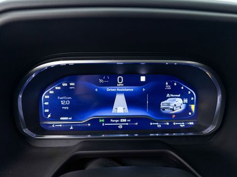 Used 2022 Chevrolet Tahoe Z71 w/ Luxury Package image 37