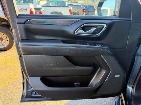 Used 2021 GMC Yukon SLT w/ SLT Luxury Plus Package image 16