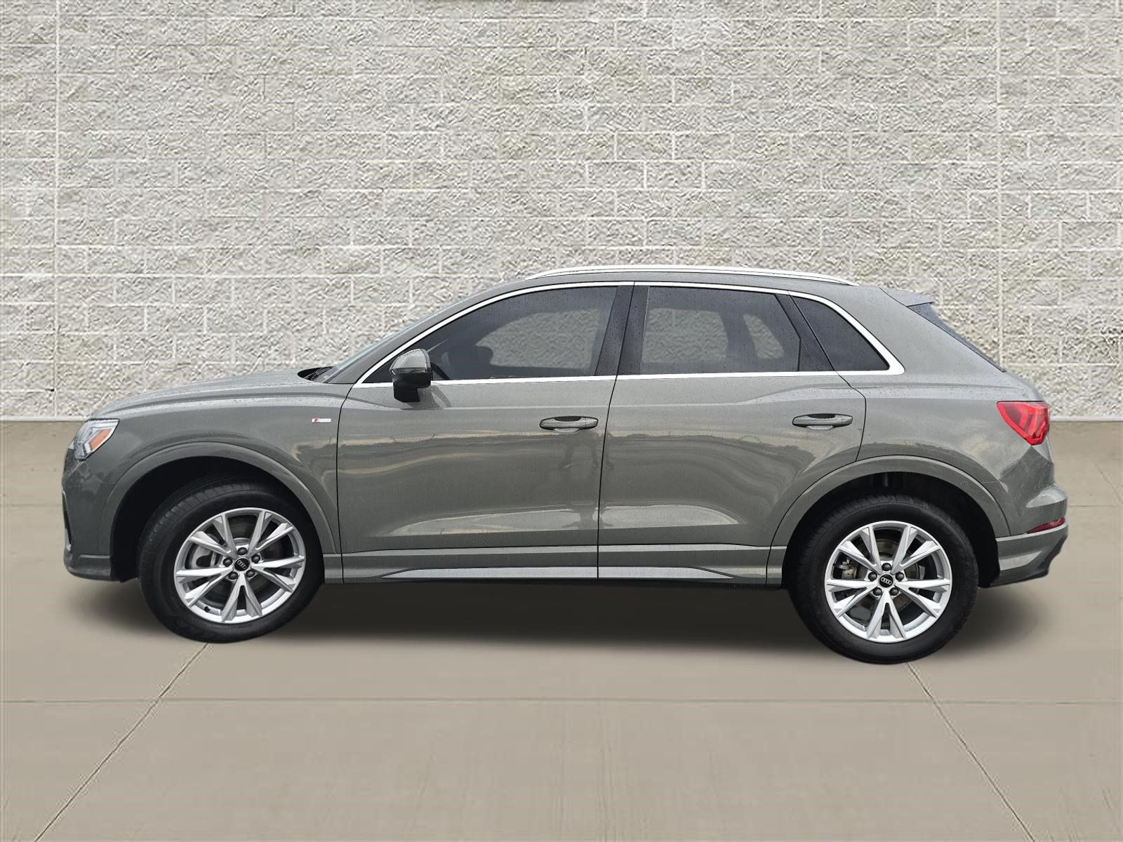 Certified 2023 Audi Q3 2.0T Premium w/ Convenience Package AWD/4WD image 4