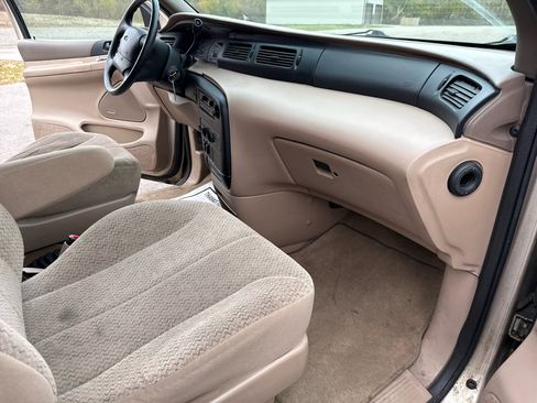 Used 1998 Ford Windstar GL image 19