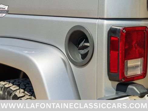 Used 2018 Jeep Wrangler Unlimited Sahara w/ Dual Top Group AWD/4WD image 52