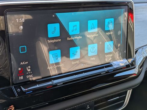 Used 2025 Volkswagen Atlas Cross Sport SE w/ Panoramic Sunroof Package image 21