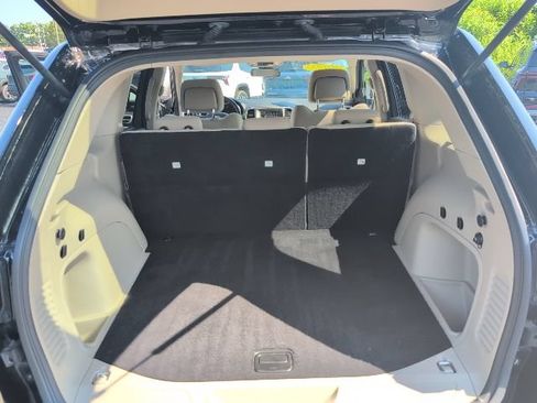 Used 2021 Jeep Grand Cherokee Laredo AWD/4WD image 27
