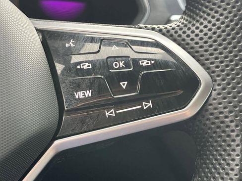 Used 2022 Volkswagen Tiguan SE R-Line image 28