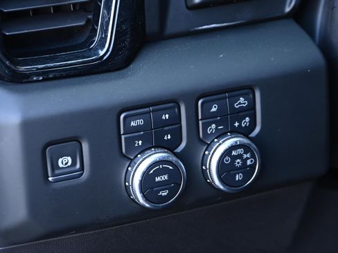 Used 2024 GMC Sierra 1500 AT4 w/ Technology Package image 29