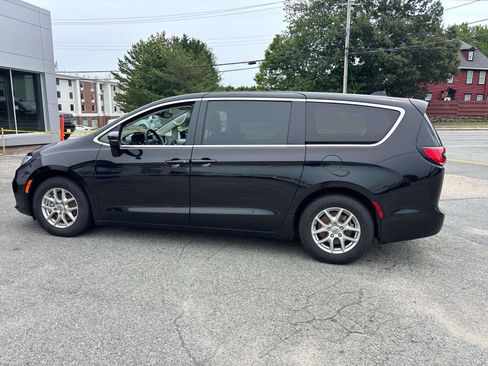 Certified 2024 Chrysler Pacifica Touring-L FWD image 2