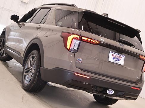 New 2026 Ford Explorer ST-Line w/ ST-Line Street Pack image 36