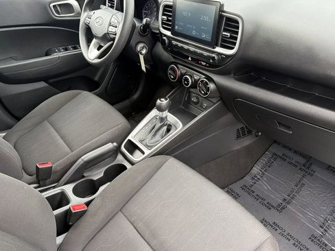 Used 2020 Hyundai Venue SE image 15