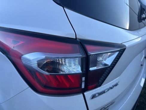 Used 2017 Ford Escape Titanium image 9