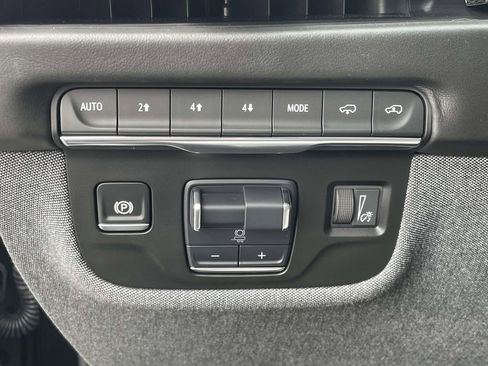 Certified 2025 Cadillac Escalade ESV Sport Platinum image 23