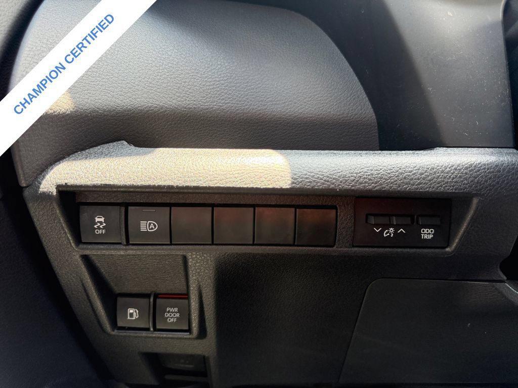 Used 2023 Toyota Sienna XSE FWD image 24