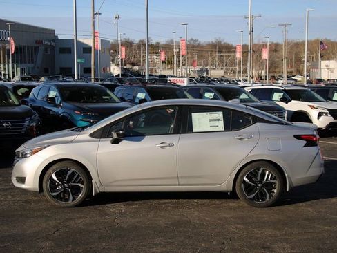 New 2025 Nissan Versa SR w/ Trunk Package image 2